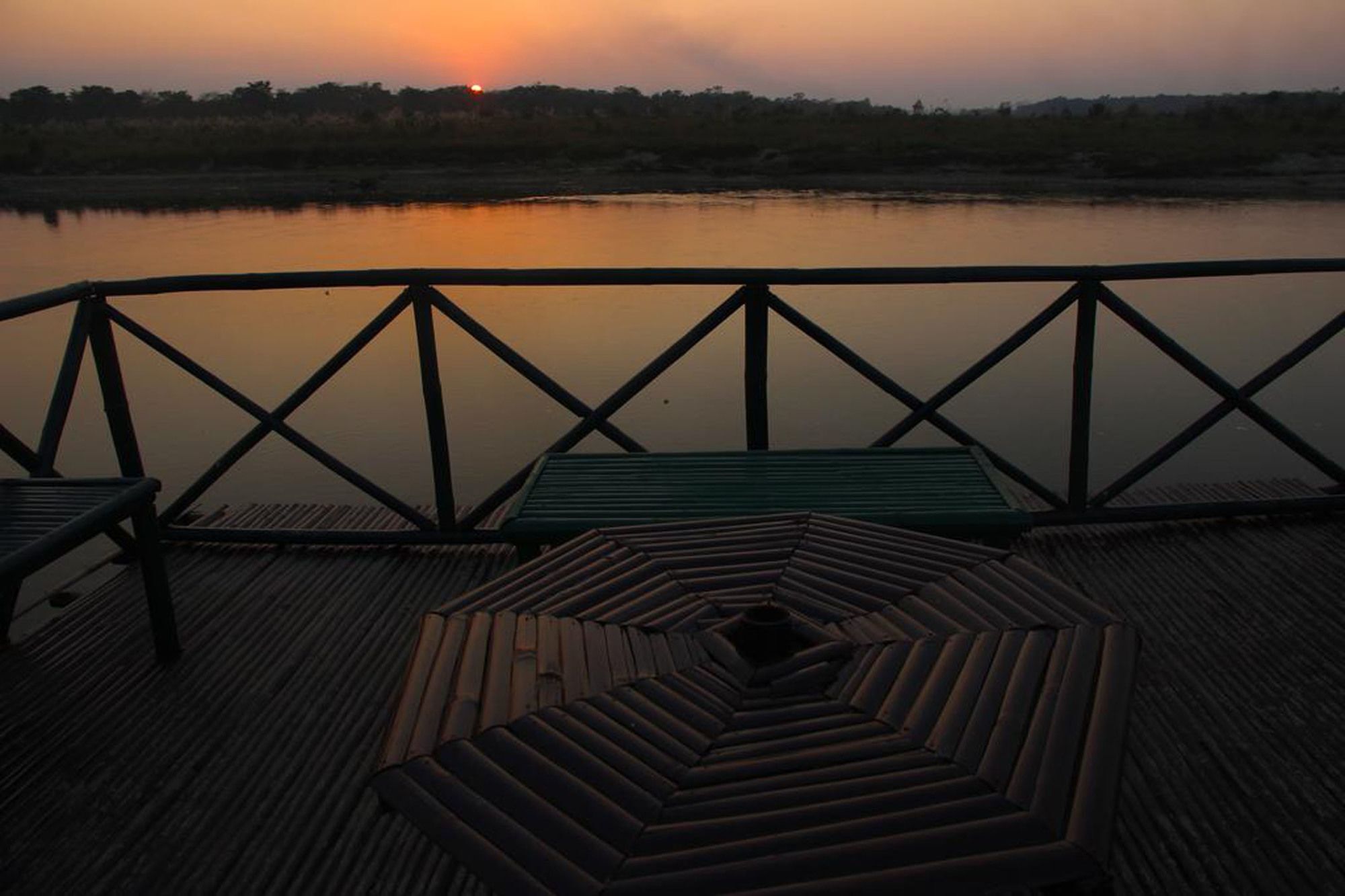 Jungle Sunset Camp Hotel Sauraha Eksteriør billede